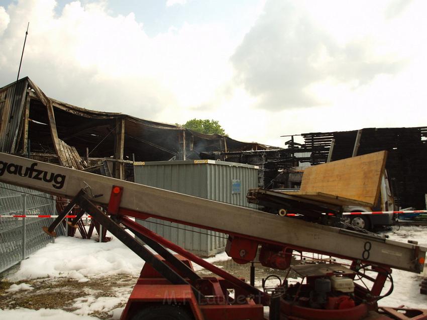 Feuer Halle Siegburg Gewerbegebiet Zange P138.JPG